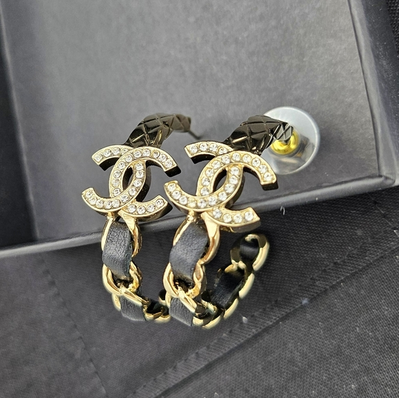 Brand new 2023 authentic Chanel cc hoops earrings with crystal & leather - Picture 1 of 17